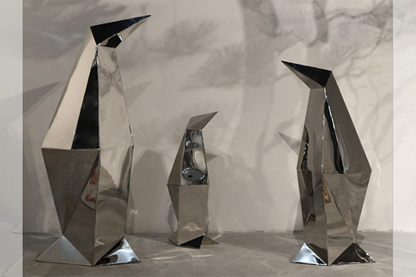 Custom Stainless Steel Geometric Penguin Sculpture Set – Modern Art for Indoor/Outdoor Spaces